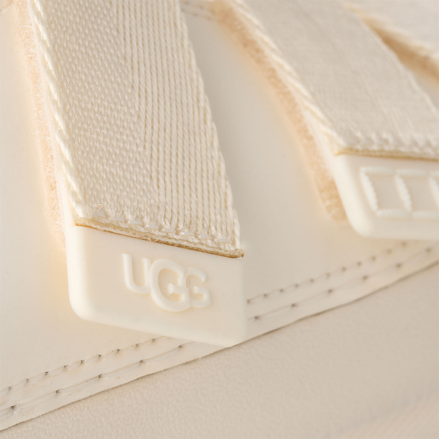 UGG GOLDENGLOW SLIDE ホワイト UGG GoldenGlow Slides | White | FARFETCH